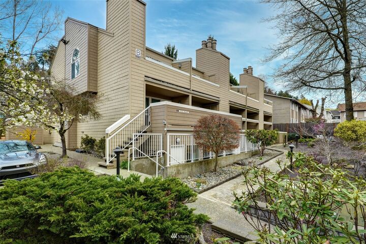 Property Photo: 11713 93rd Avenue NE B-6 WA 98034