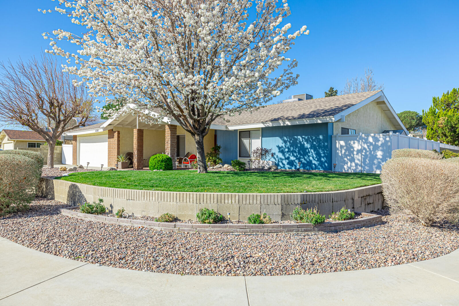 Property Photo:  43787 Sentry Lane  CA 93536 