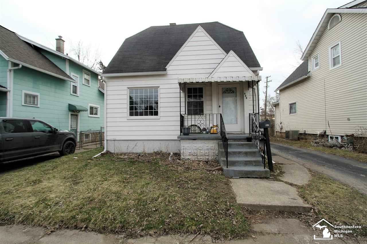 Property Photo:  933 Harrison  MI 48161 