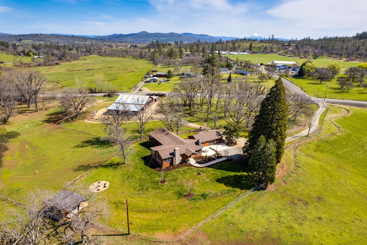 13615 Agate Road  Eagle Point OR 97524 photo