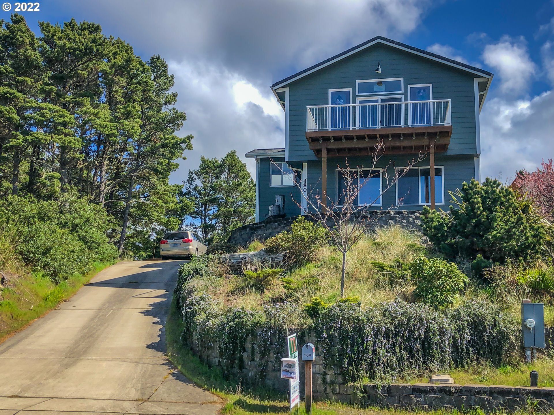 Property Photo:  480 Leelo Ct  OR 97439 