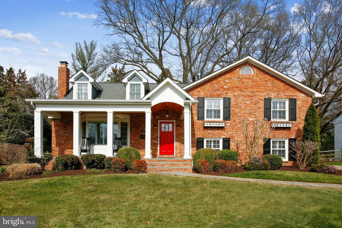 8325 W Boulevard Drive  Alexandria VA 22308 photo