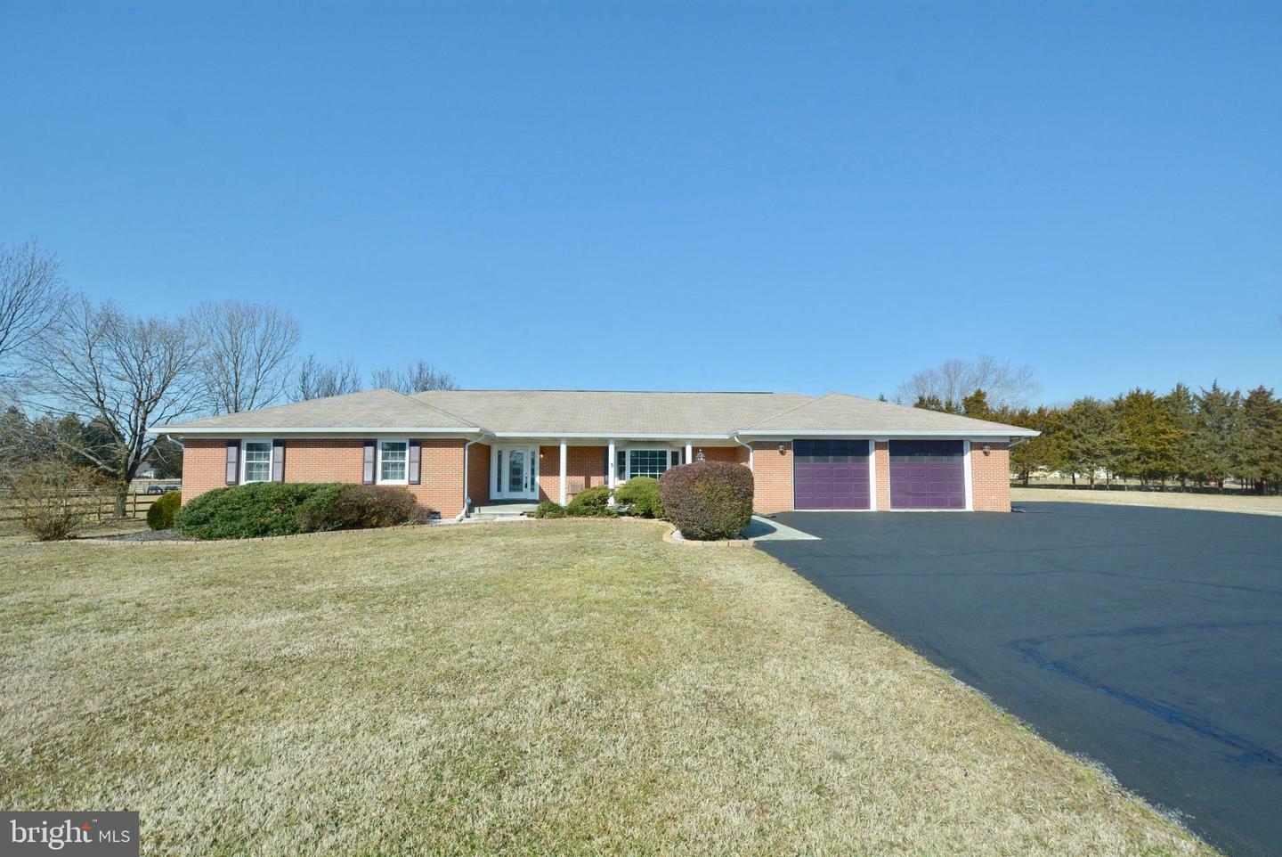Property Photo: 12820 Brenttown Court VA 20181