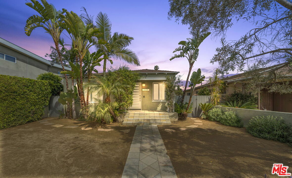 Property Photo: 4304 Kenyon Ave CA 90066