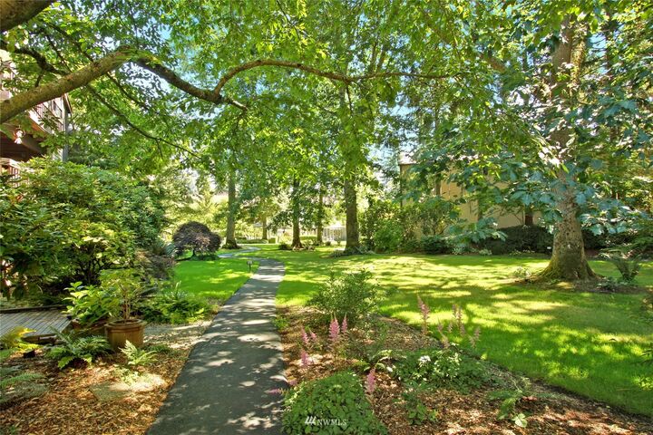 Property Photo: 1506 NE 140th Street B-6 WA 98125