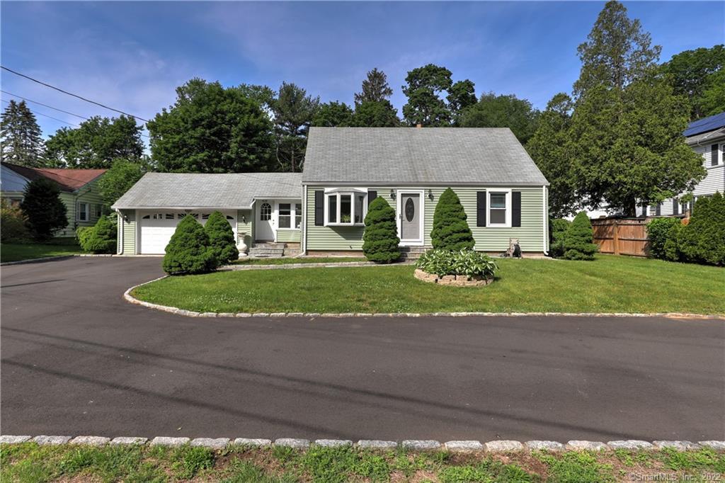Property Photo: 1804 Litchfield Turnpike CT 06525