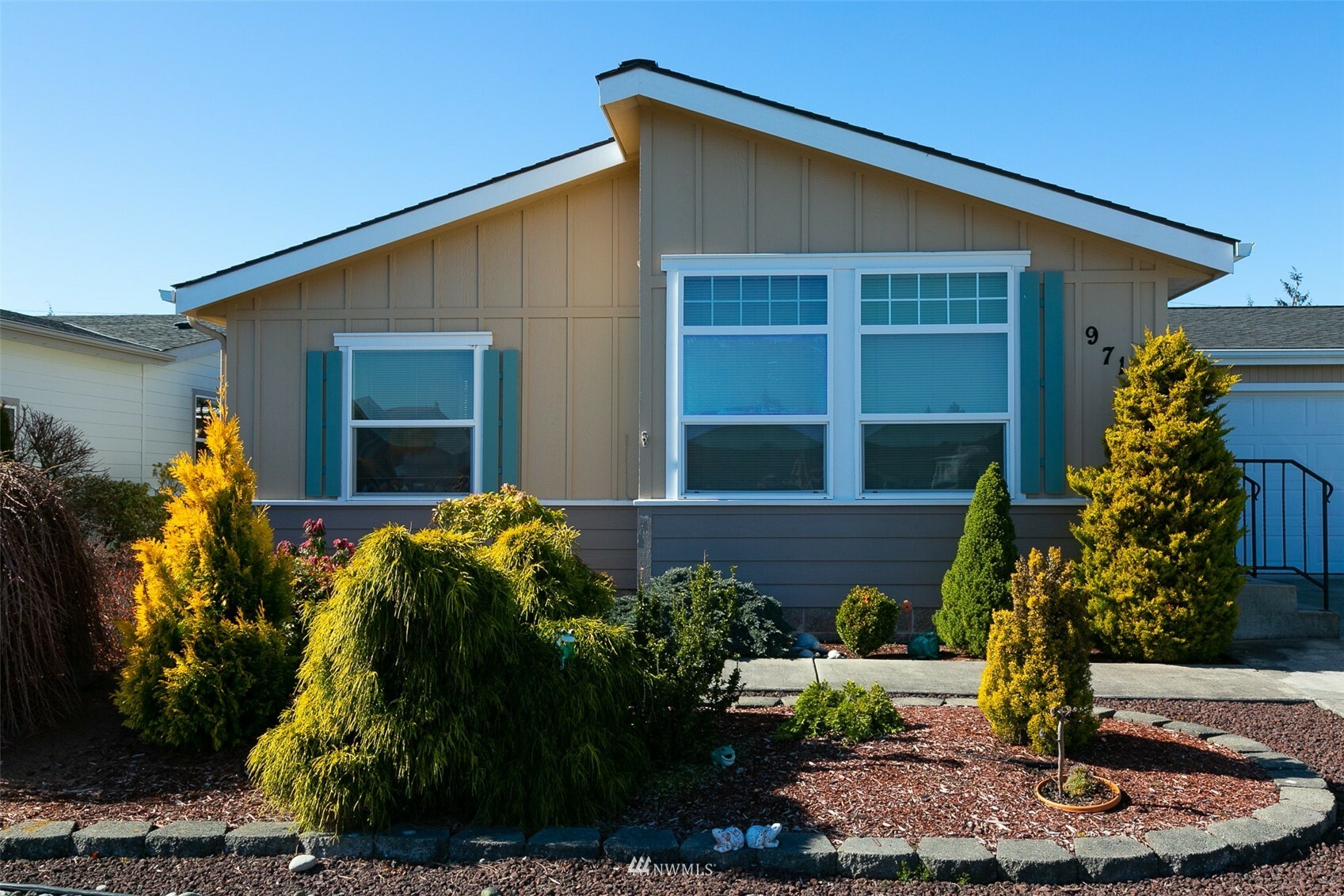 Property Photo: 971 N Portside Way WA 98382