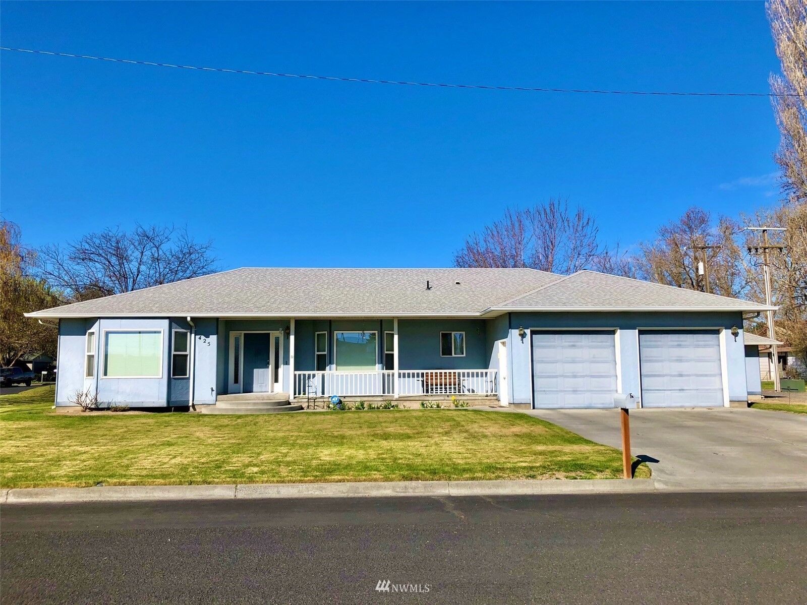 Property Photo:  425 N 13th Avenue  WA 99344 