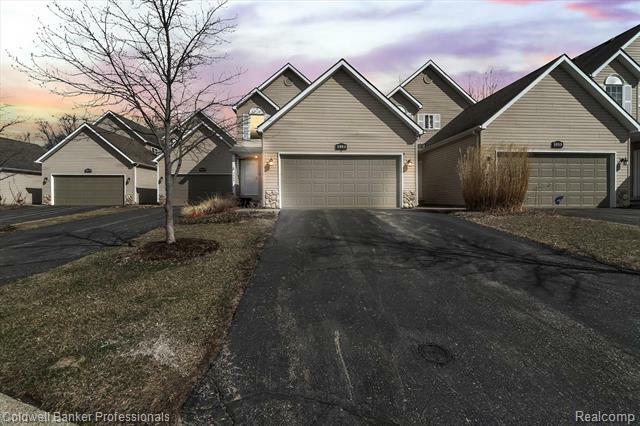 Property Photo:  5064 Clintonville Pines Drive  MI 48346 