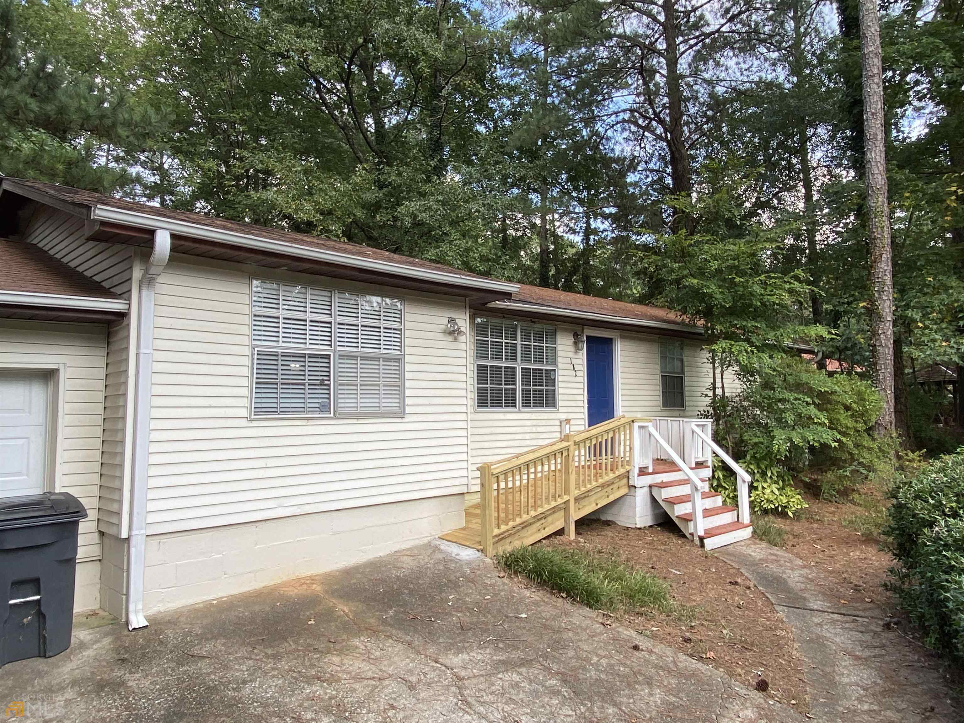 Property Photo:  182 Hillcrest Drive SW  GA 30168 