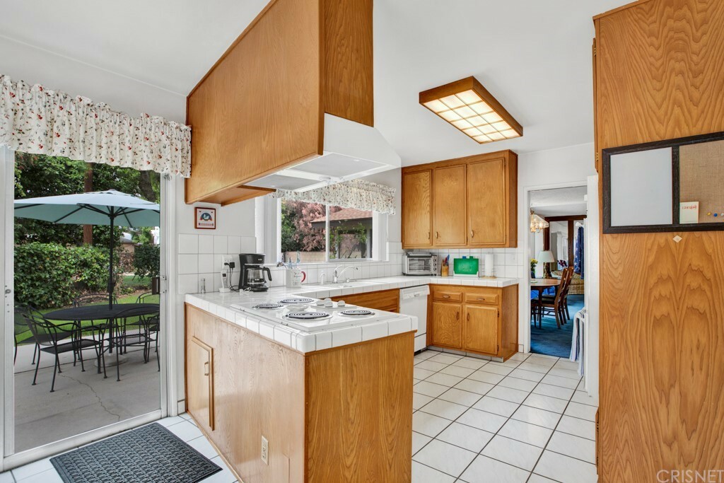 Property Photo:  9240 Sophia Avenue  CA 91343 