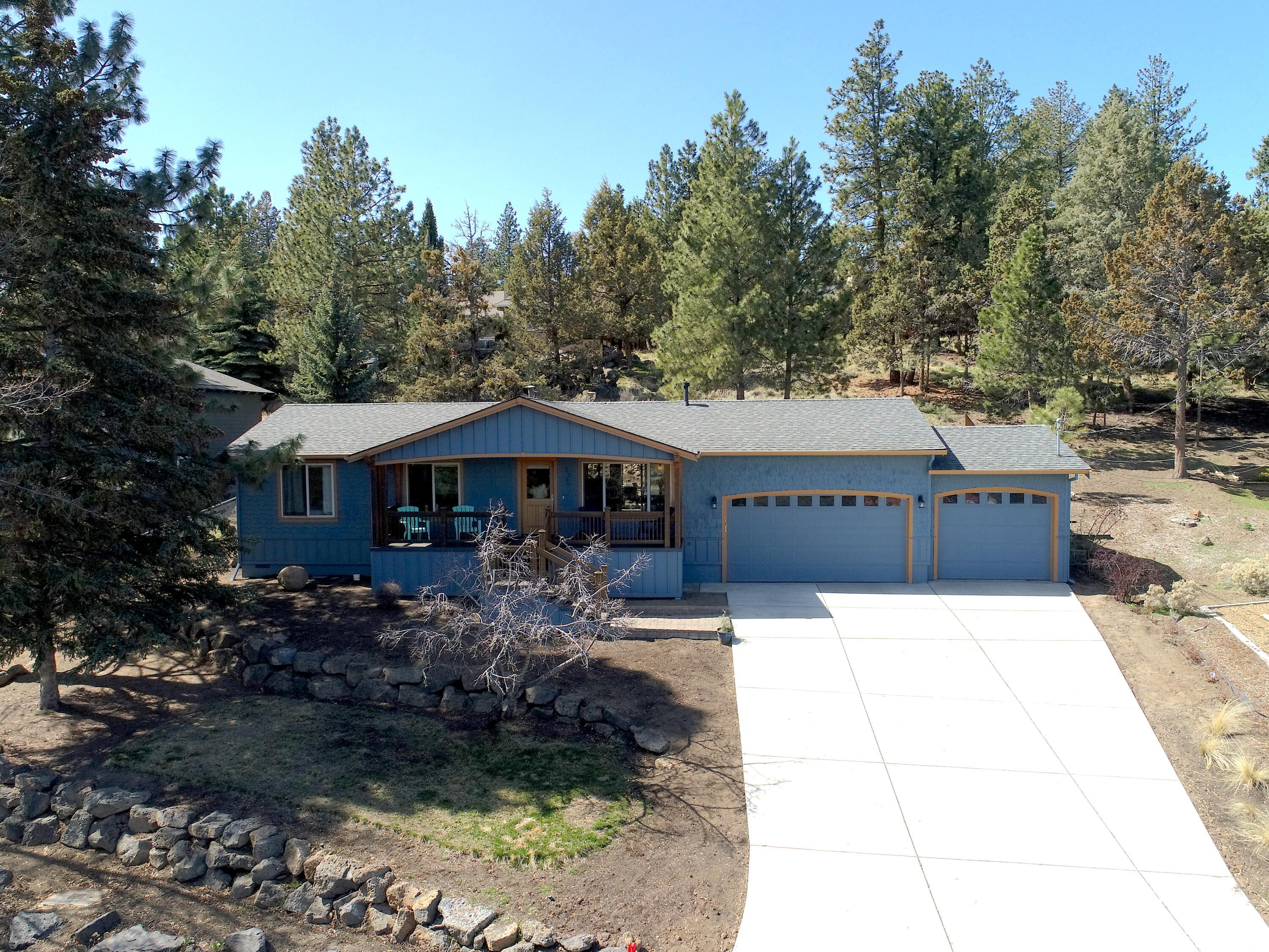 Property Photo: 2249 NW 5th Street OR 97703