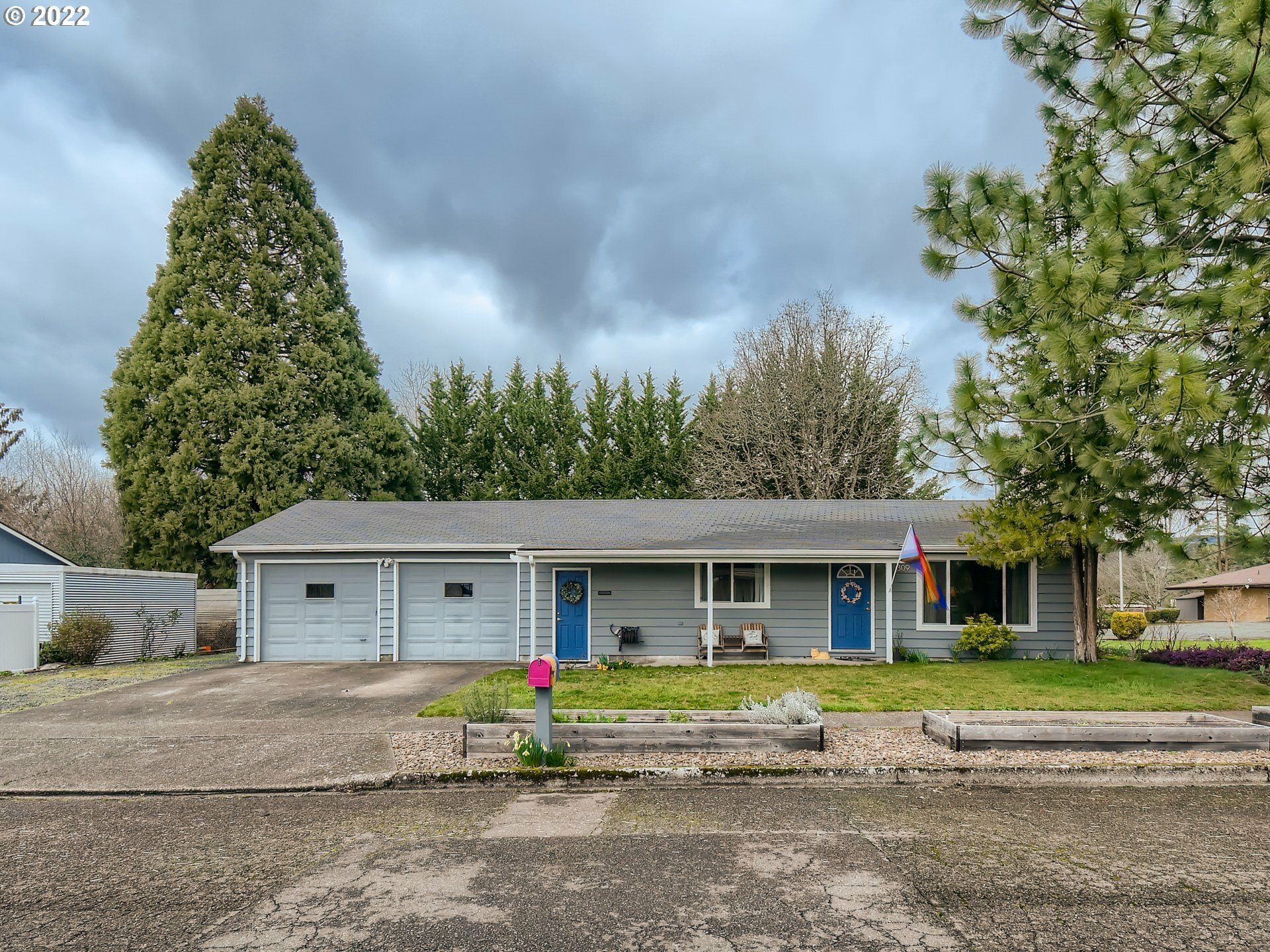 Property Photo:  309 E Mission Dr  OR 97132 