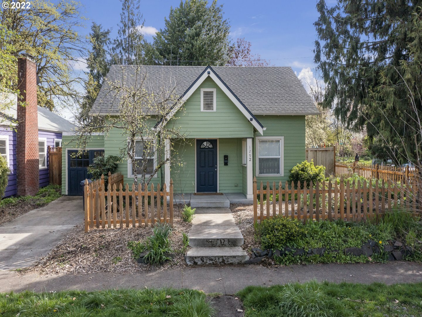 Property Photo:  1292 W 4th Ave  OR 97402 