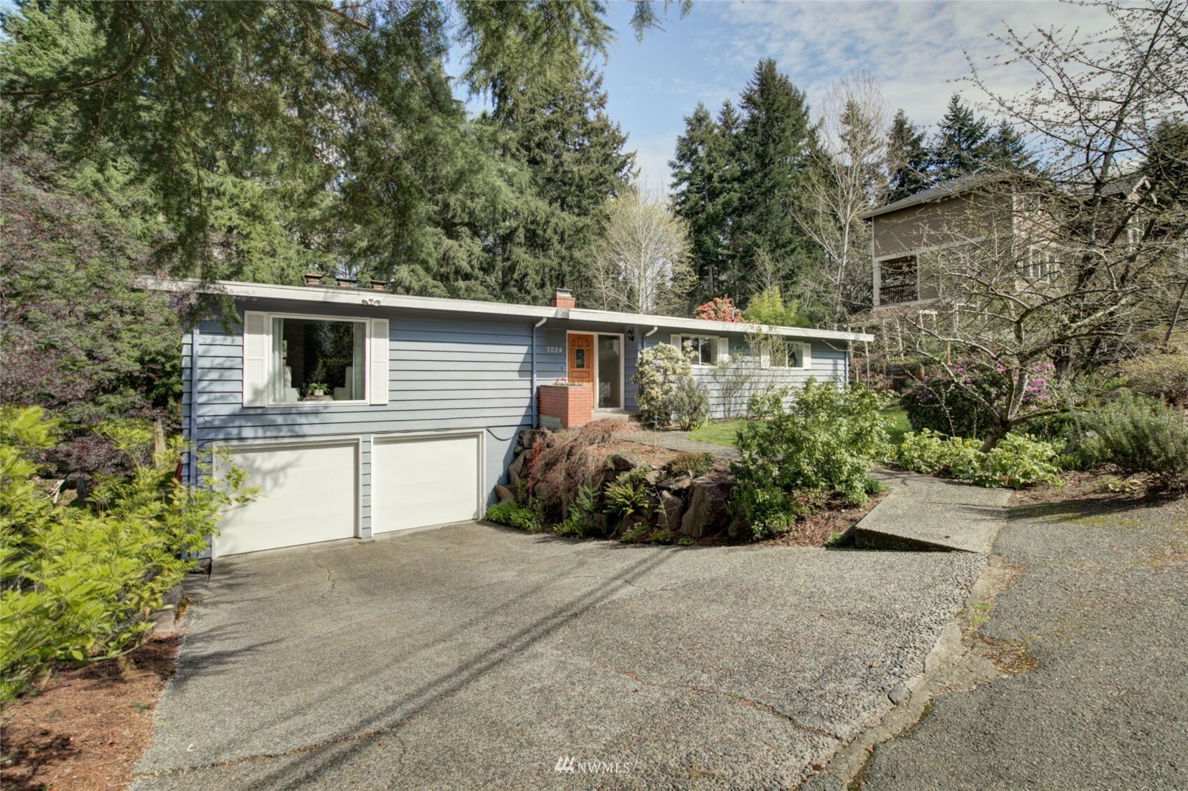 Property Photo: 7024 NE 155th Place WA 98028