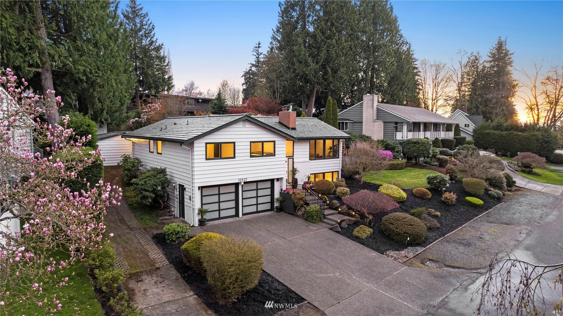 Property Photo:  12527 SE 14th Street  WA 98005 