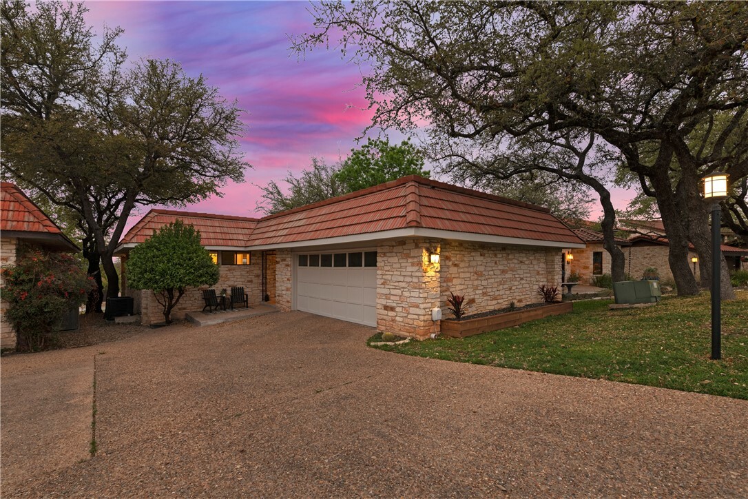 Property Photo:  103 Oakbluff Cove  TX 78734 