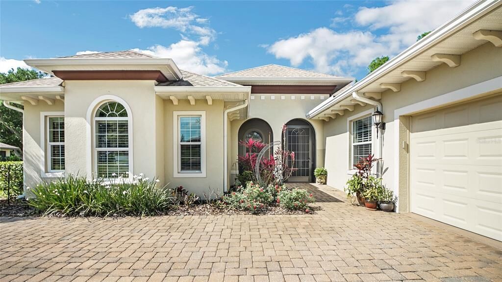 Property Photo: 5312 Meadow Hill Loop FL 32159