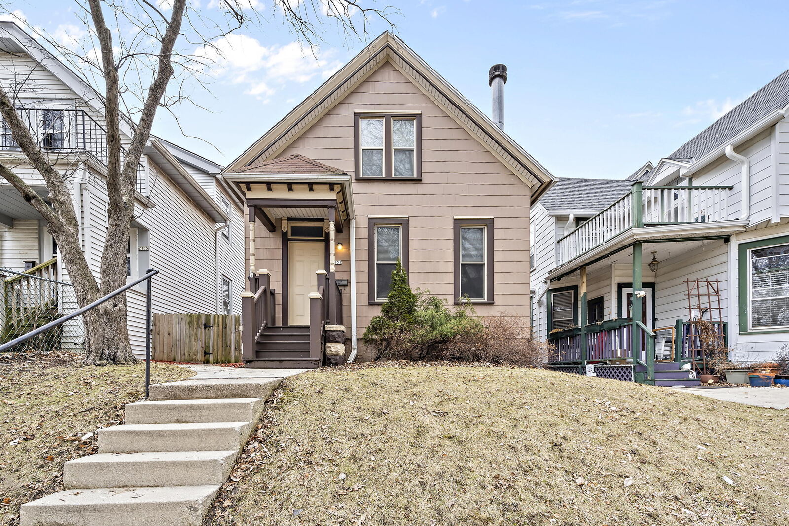Property Photo:  2151 S Mound St  WI 53207 