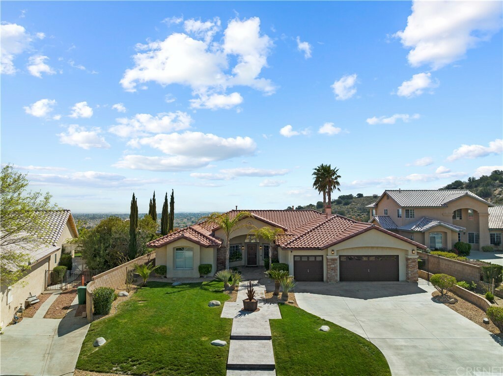 Property Photo:  40214 Jacinto Way  CA 93551 