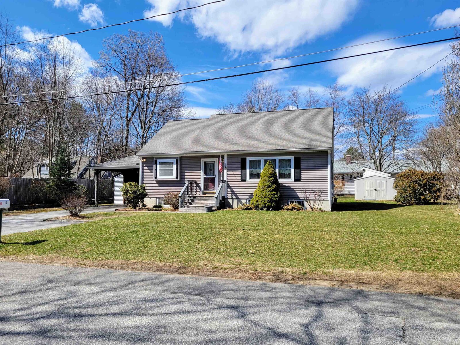 Property Photo:  10 Nivelle Street  NH 03301 