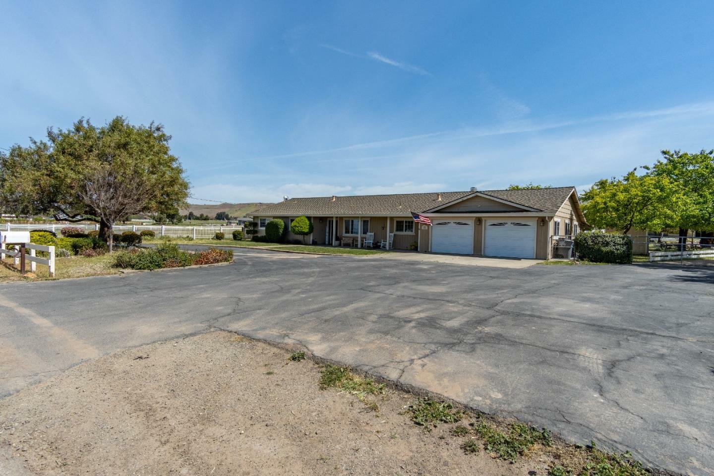 Property Photo:  200 Dooling Road  CA 95023 