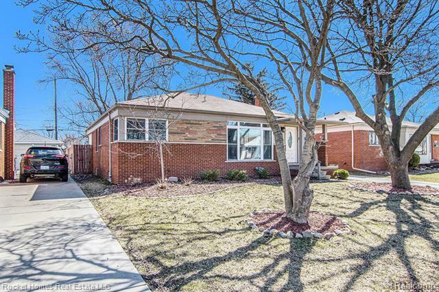 26518 Larchmont Street  St. Clair Shores MI 48081 photo