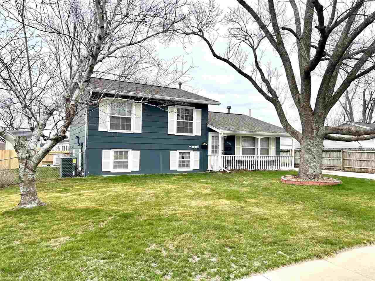 Property Photo:  5482 Plainview Dr NW  IA 52405 
