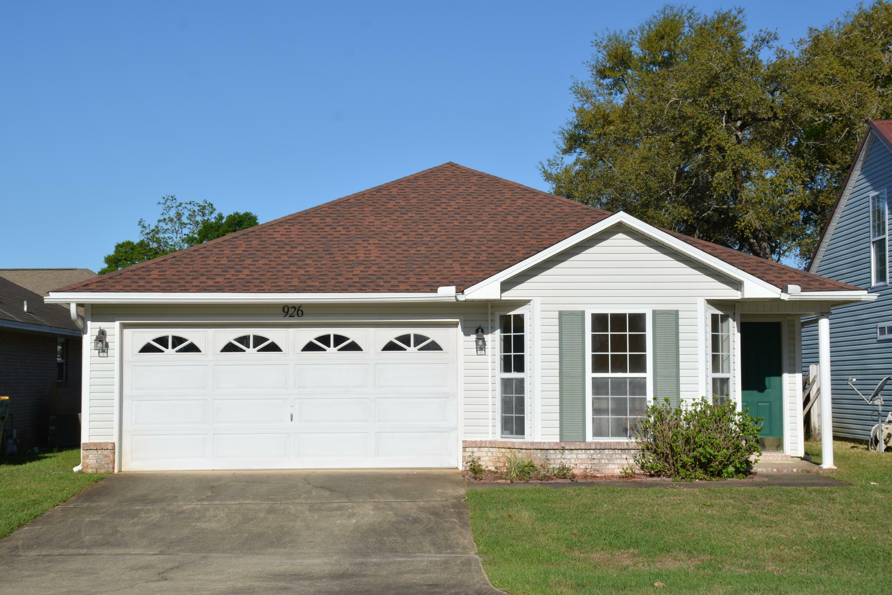 Property Photo:  926 Claeven Circle  FL 32547 