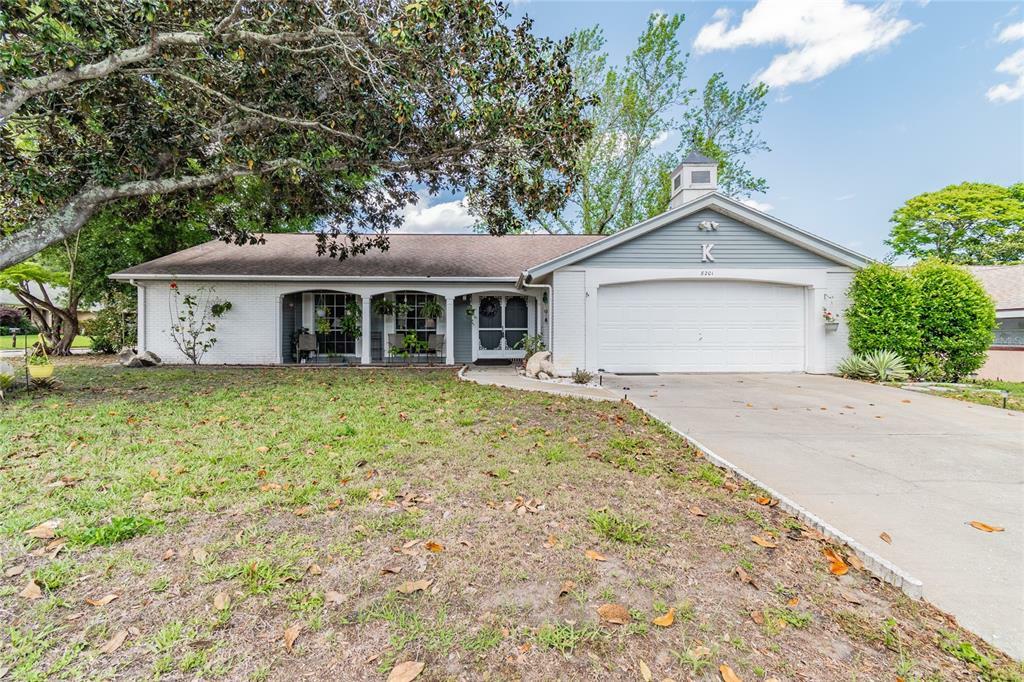 Property Photo:  8201 Split Rail Lane  FL 34667 