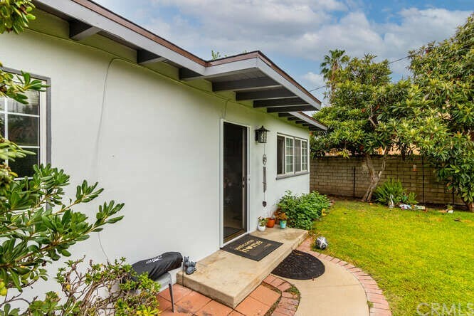 Property Photo:  415 E. Camino Real Ave  CA 91006 