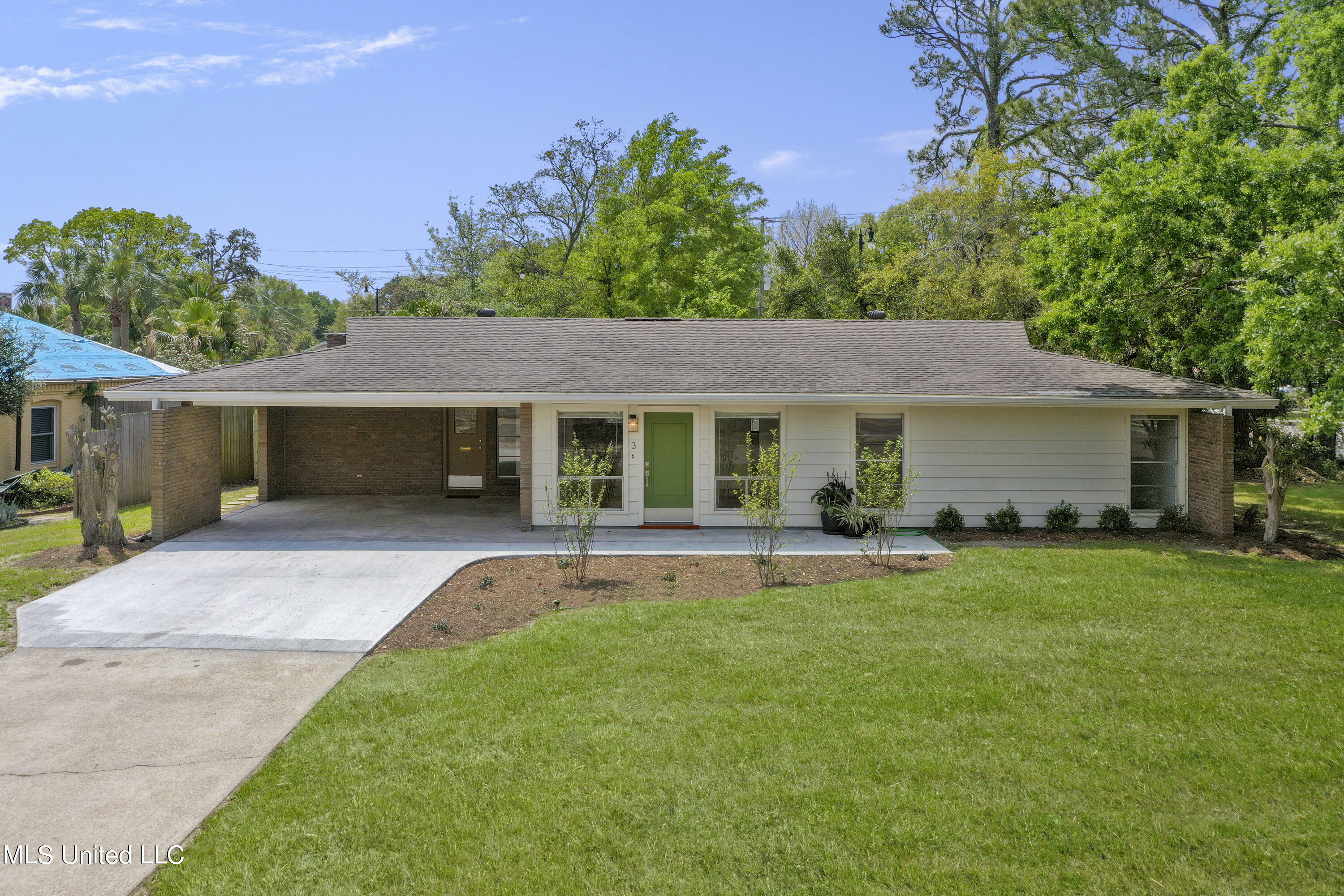 Property Photo:  3 Woodglen Drive  MS 39507 