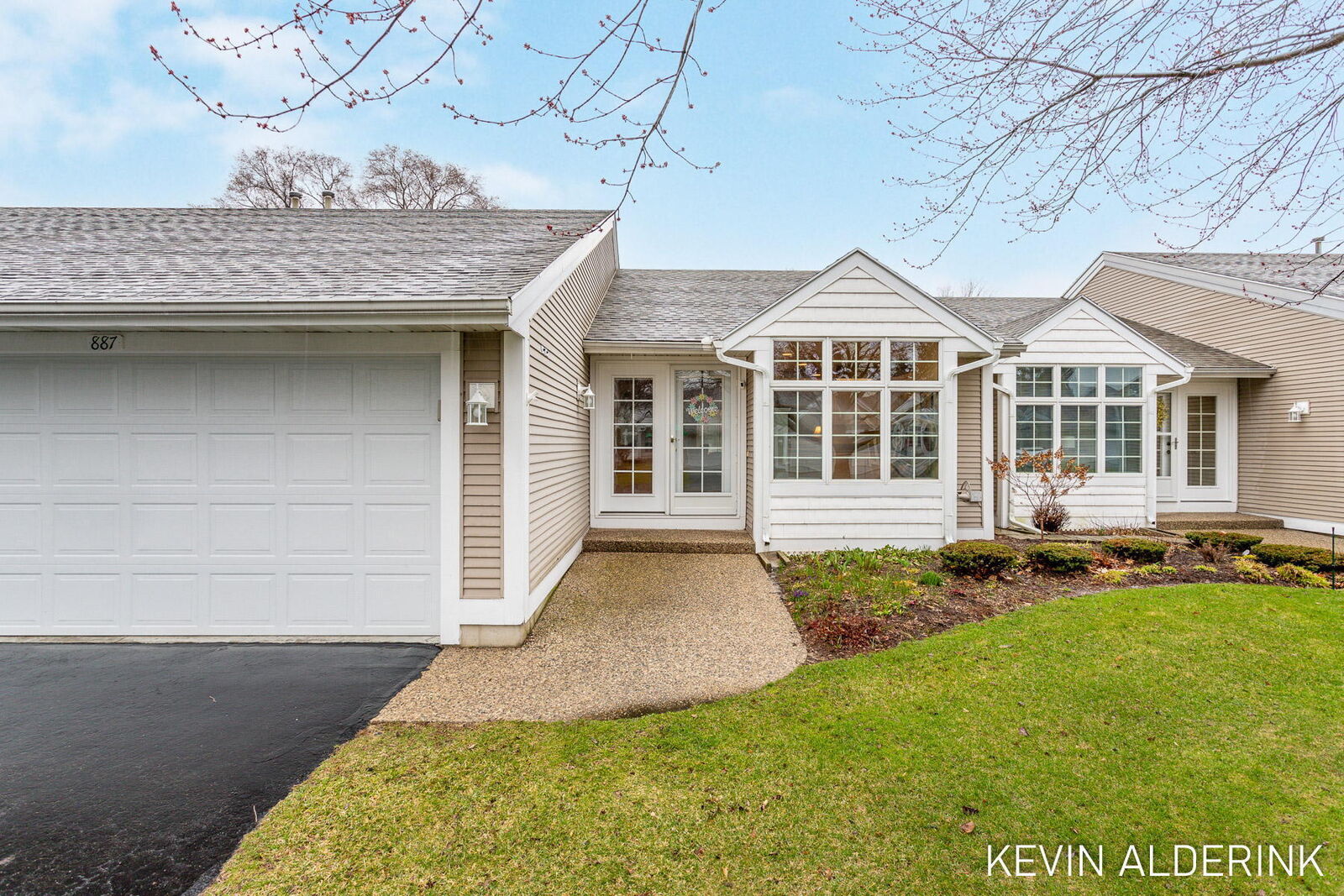 Property Photo:  887 Clarewood Court  MI 49423 