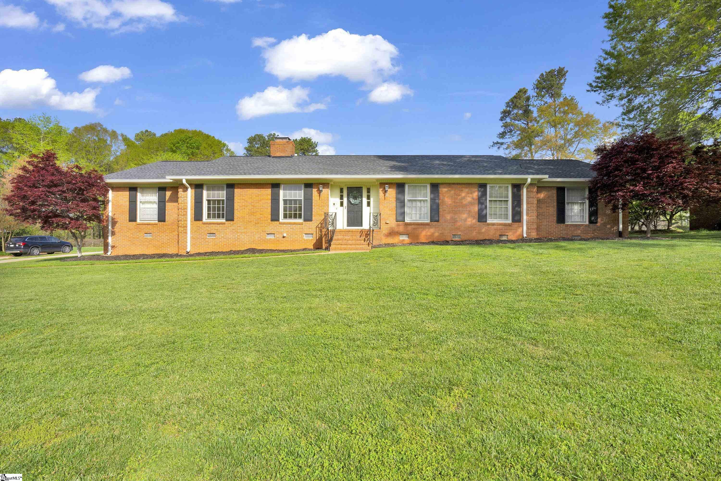 Property Photo: 261 Lake Forest Drive SC 29307
