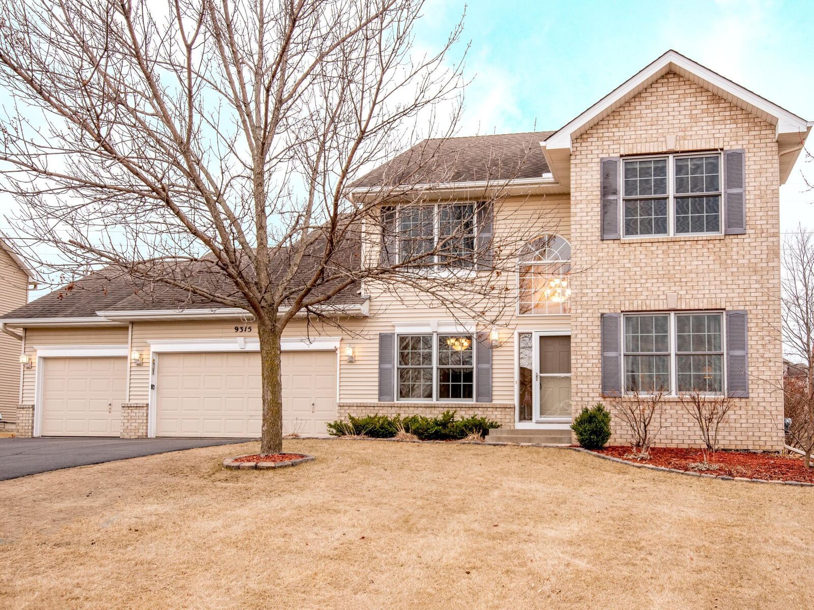 Property Photo:  9315 Hillsboro Way  MN 55378 