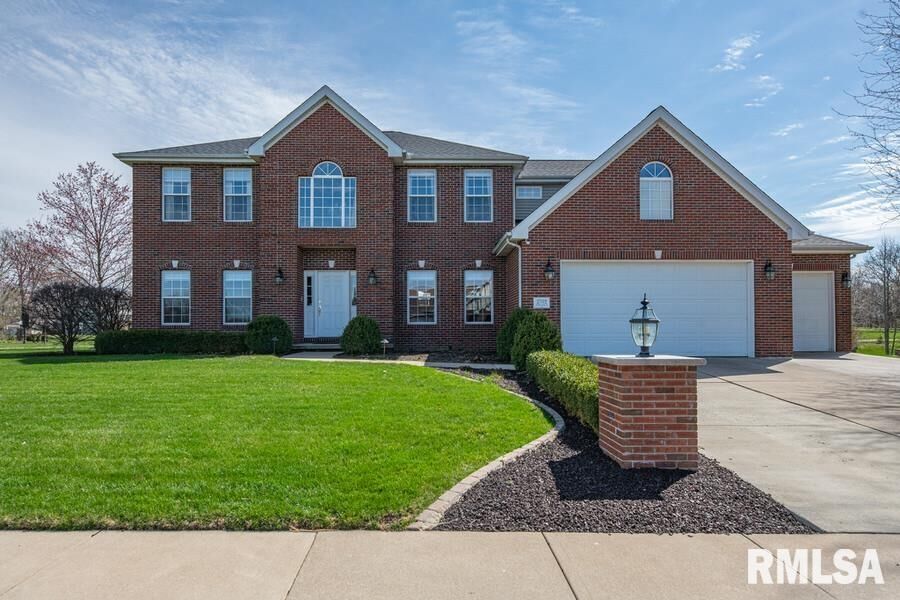 Property Photo: 2702 W Windflower IL 61615