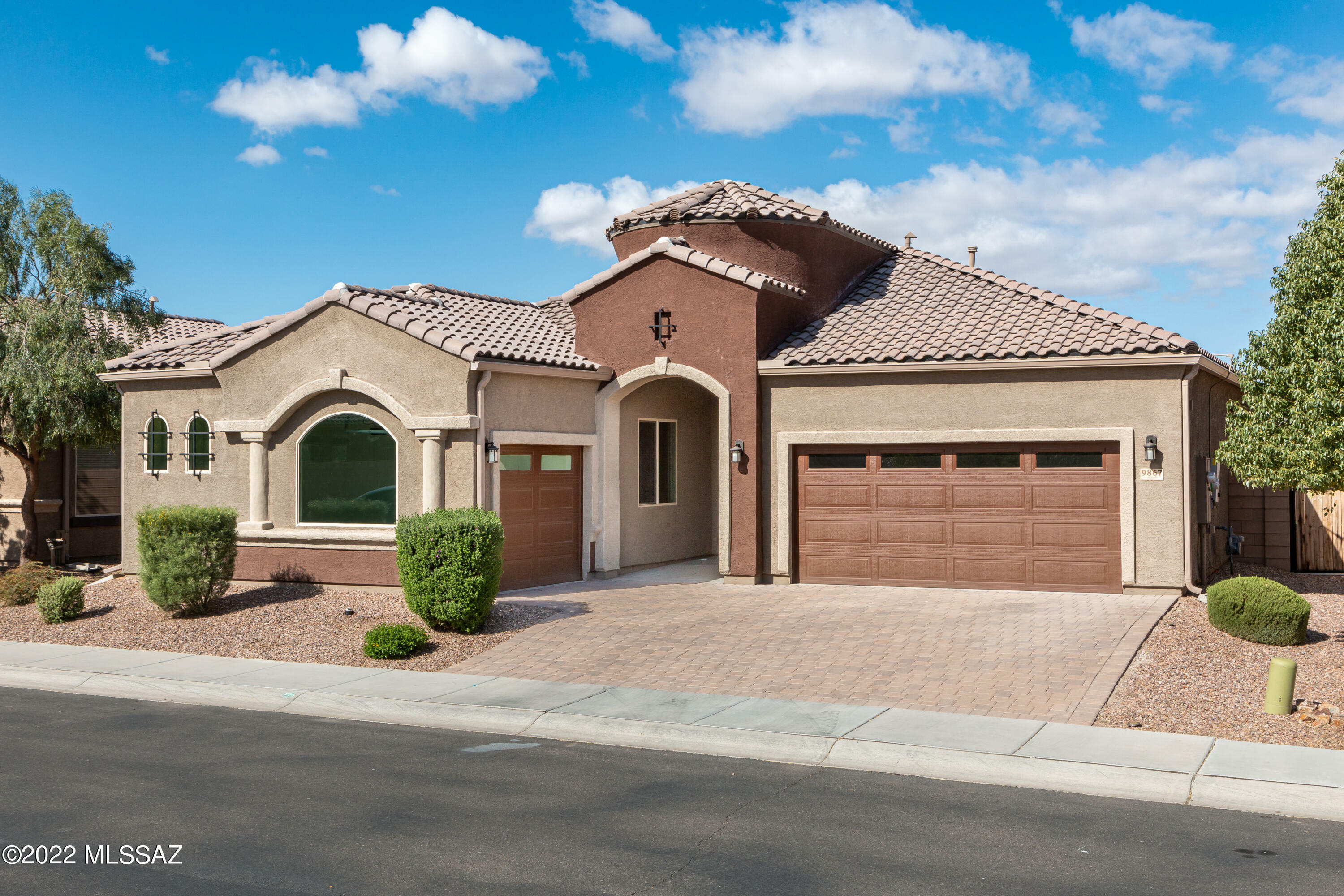 Property Photo:  9867 N Melandra Way  AZ 85653 