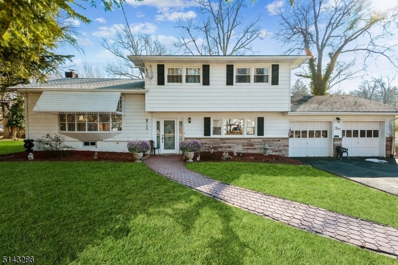 Property Photo:  4 Korwel Cir  NJ 07052 