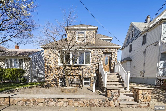 Property Photo:  88 Grove Street  NJ 07644 