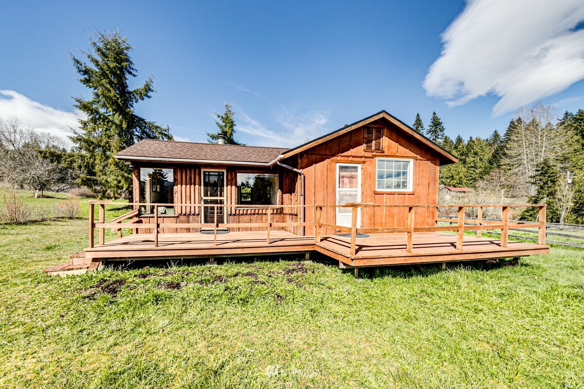 Property Photo:  100 Janssen Farm Road  WA 98382 