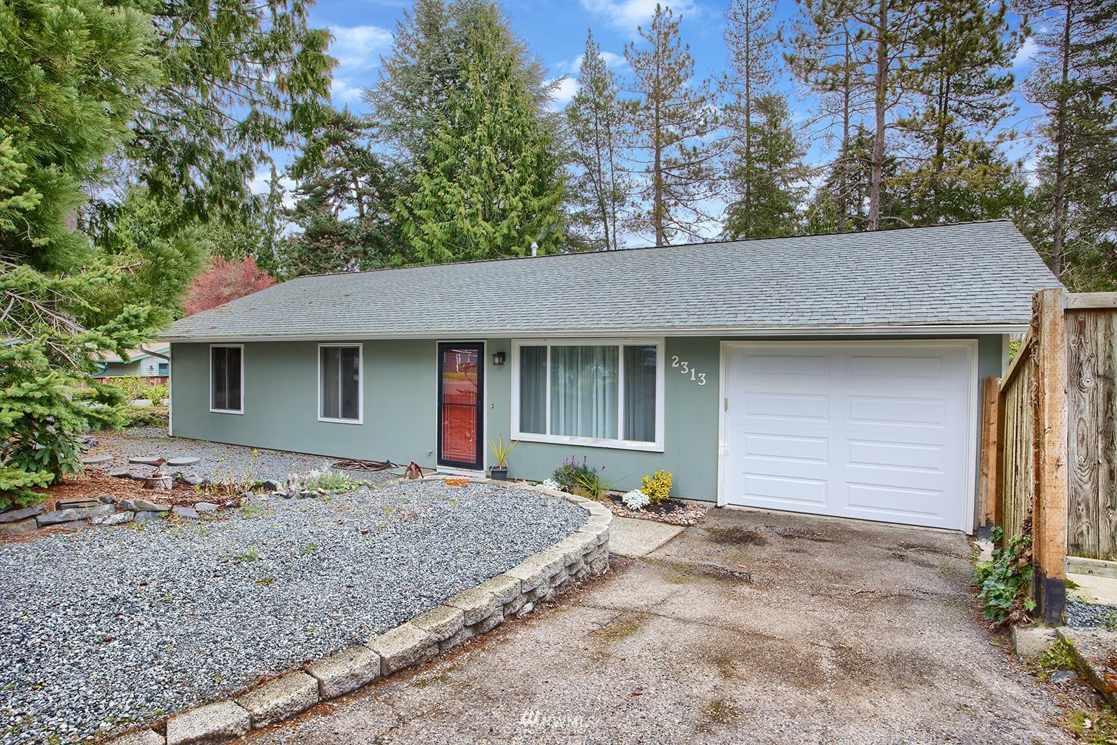 Property Photo:  2313 Big Bend Court  WA 98374 