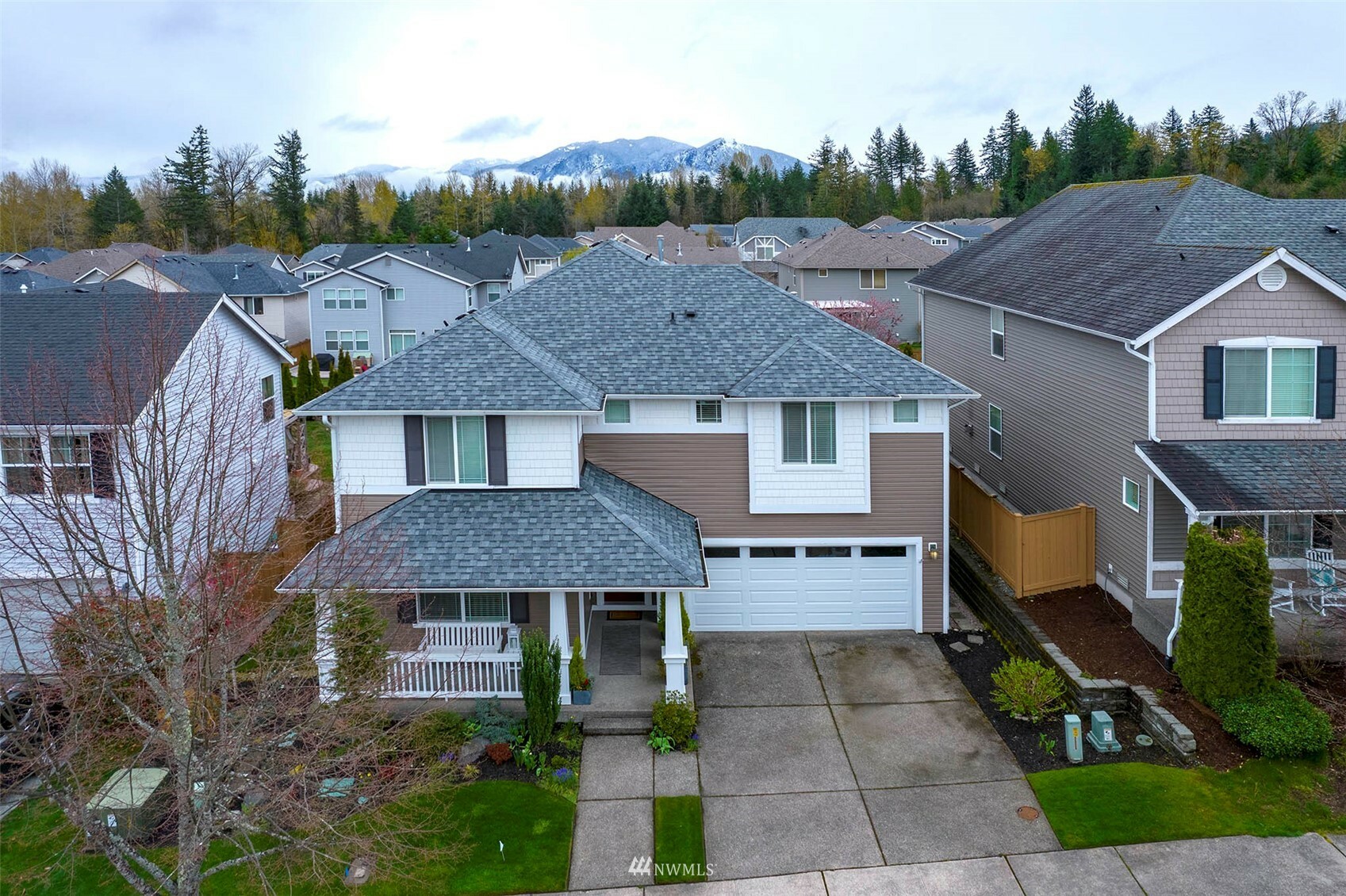 Property Photo: 9416 Hebner Avenue SE WA 98065