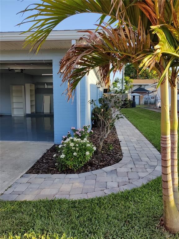 Property Photo:  