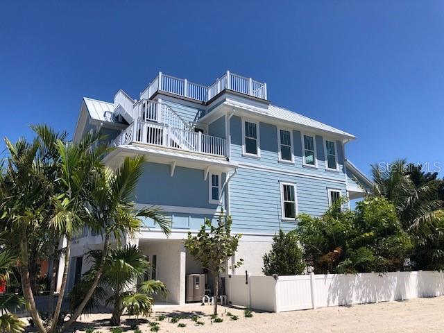 Property Photo: 419 Alamanda Road FL 34216