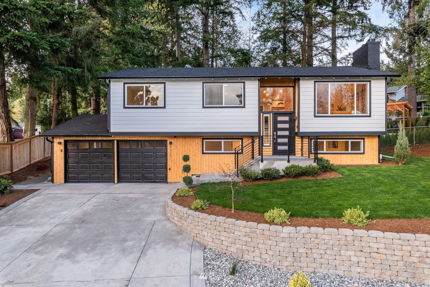 Property Photo: 9320 166th Place NE WA 98052