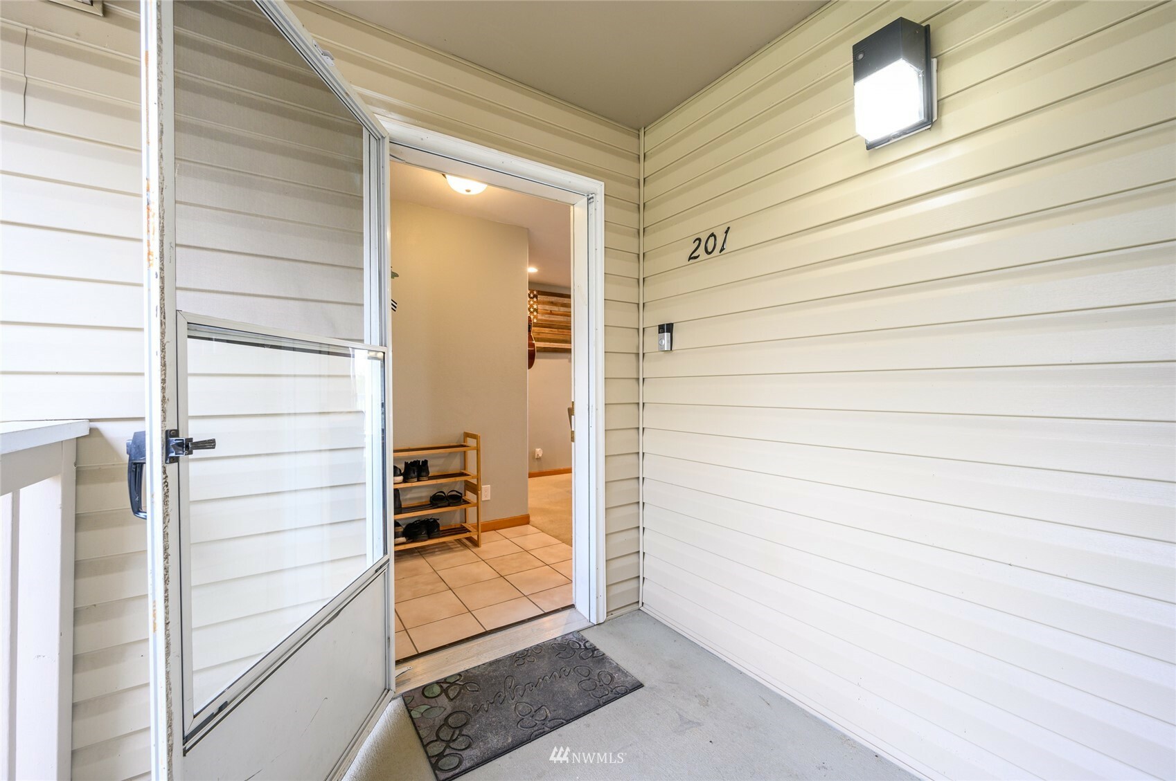 Property Photo: 601 W Horton Way 201 WA 98226
