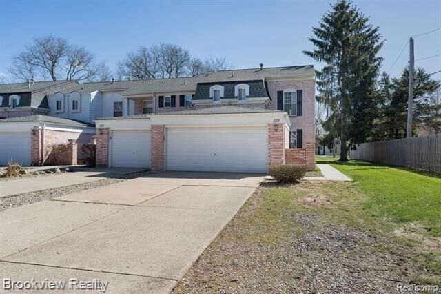 Property Photo:  125 Canterbury Trail Drive  MI 48309 