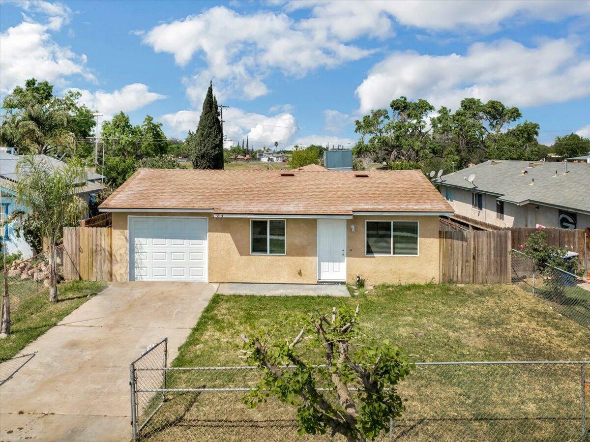 913 S T Street  Tulare CA 93274 photo