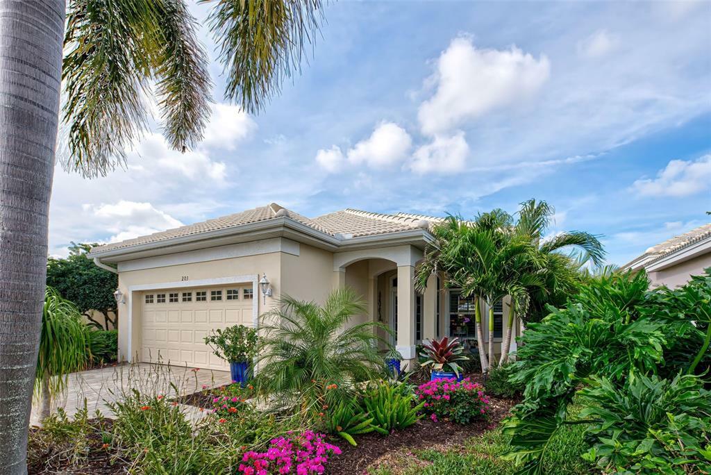Property Photo: 203 Vestavia Drive FL 34292