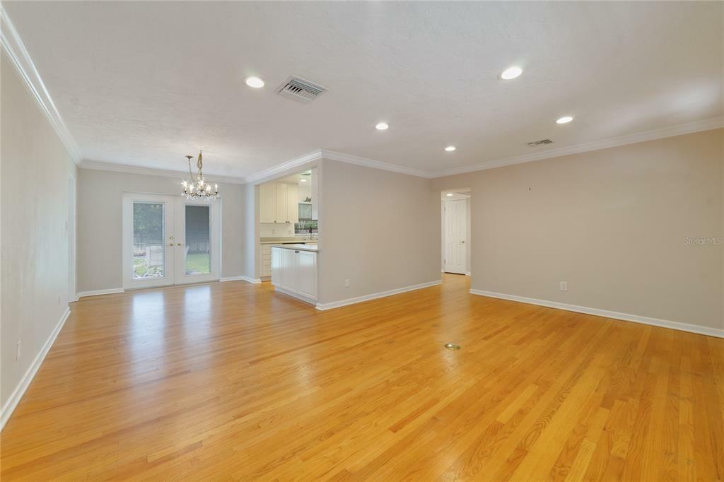 Property Photo: 619 Glenarden Road FL 32792
